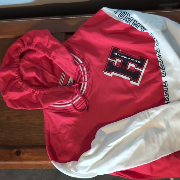 NWOT Tommy Hilfiger Cropped shirt - Picture 1 of 3